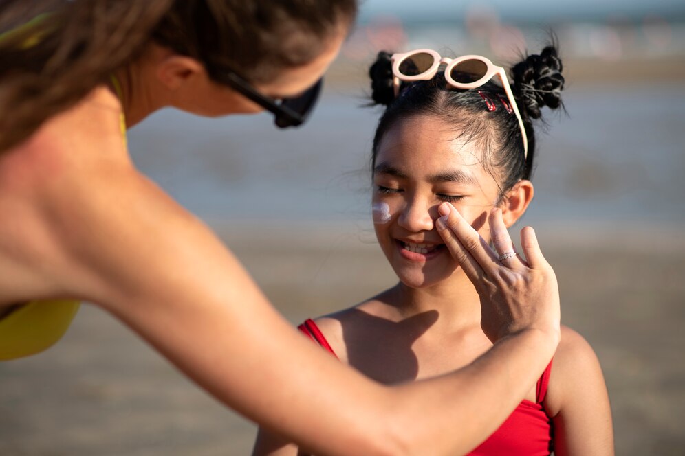 woman applying sunscreen kid front view 23 2149631566